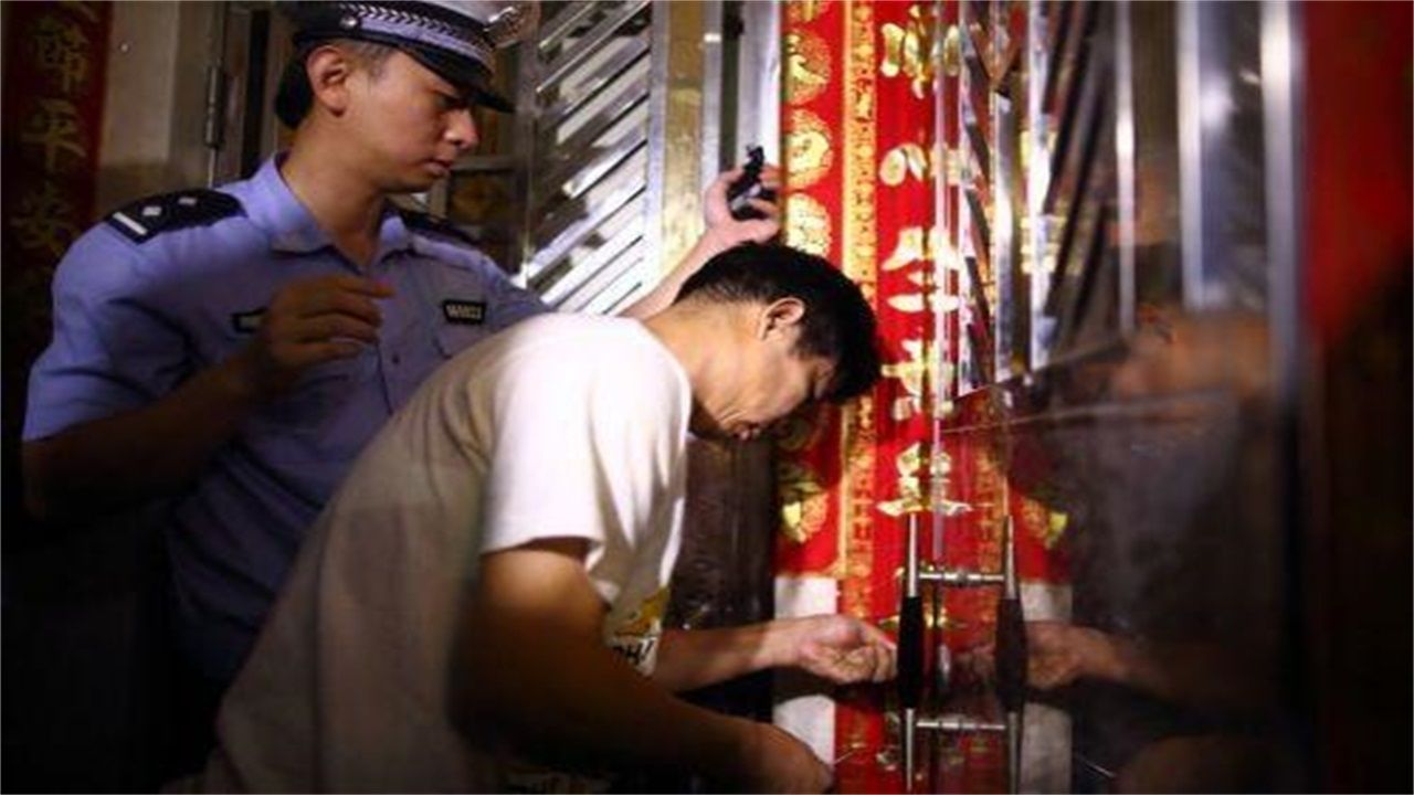 湛江请开锁师傅开了锁后，师傅为什么一般都不进门，就算主人请也不进去？